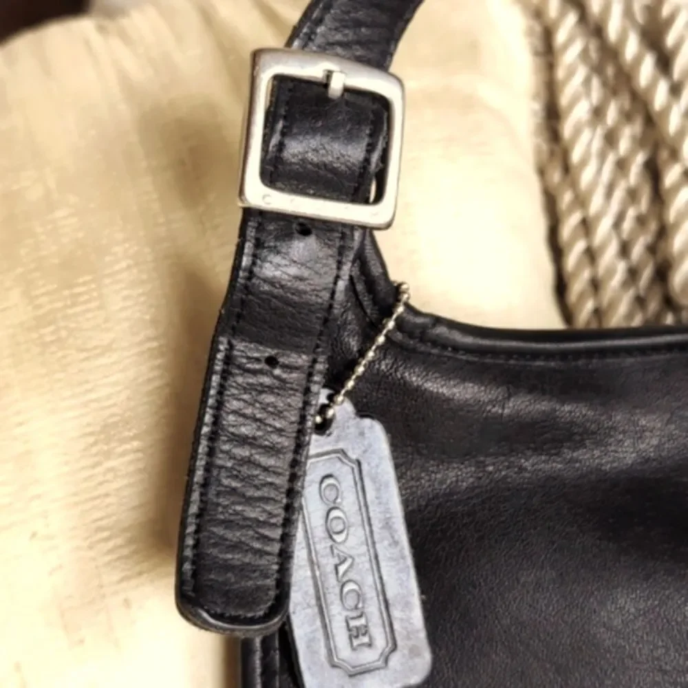Vintage Coach Black 🖤 Leather Slim Hippie Flap Crossbody Saddle Messenge